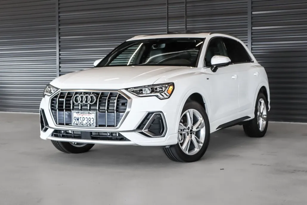 2024 Audi Q3 S line Premium Plus photo 1