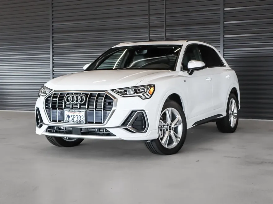 2024 Audi Q3 S line Premium Plus photo 1