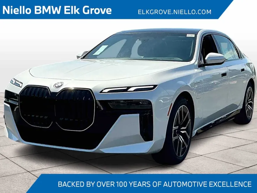 2026 Bmw 750e photo 1