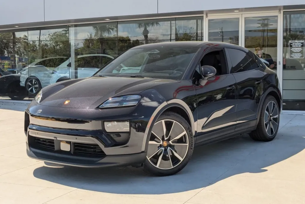 2024 Porsche Macan Electric 4 photo 1