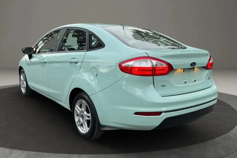 2018 Ford Fiesta SE photo 1