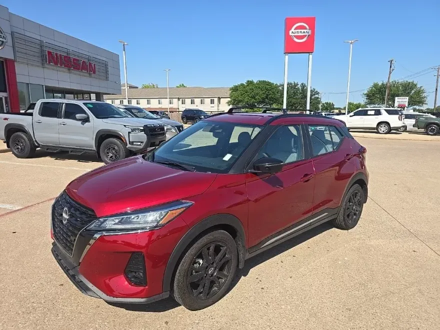 2024 Nissan Kicks SR photo 1