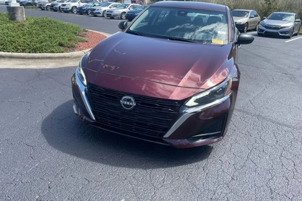 2024 Nissan Altima 2.5 SV photo 1