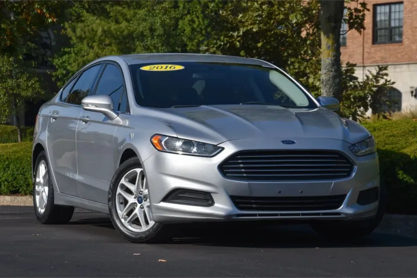 2016 Ford Fusion SE photo 1