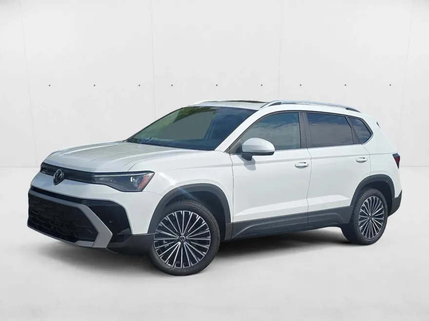 2025 Volkswagen Taos SE photo 1