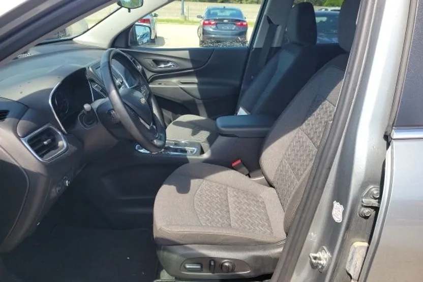 2024 Chevrolet Equinox LT photo 1