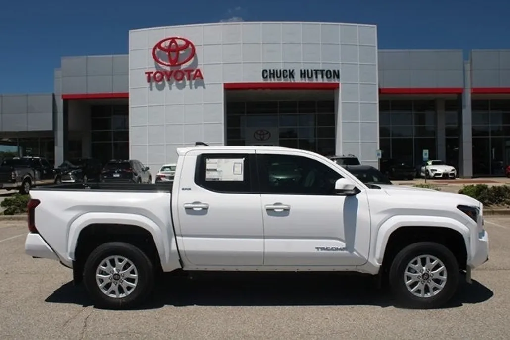 2025 Toyota Tacoma SR5 photo 1