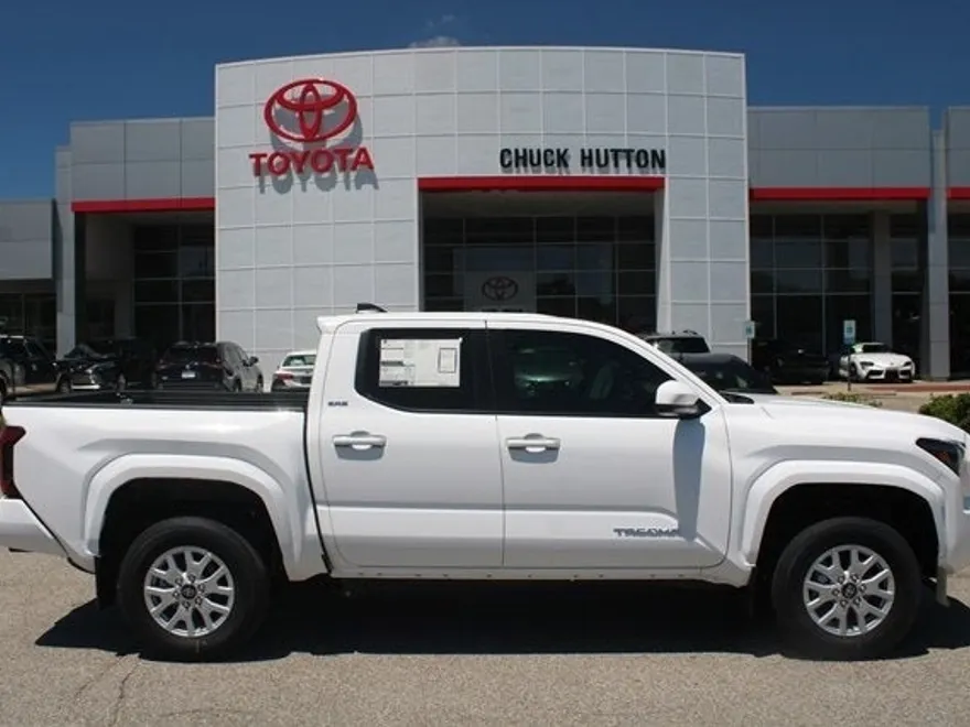 2025 Toyota Tacoma SR5 photo 1