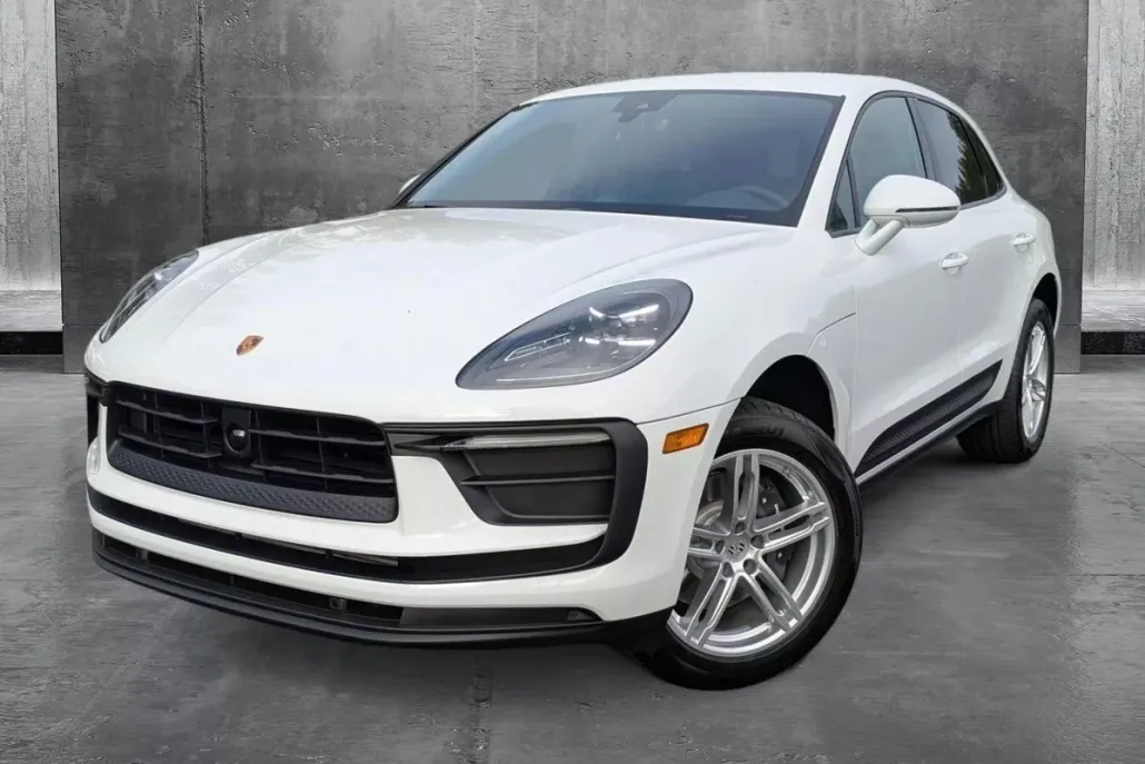 2025 Porsche Macan T photo 1