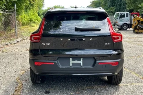 2026 Volvo XC40 Plus photo 3