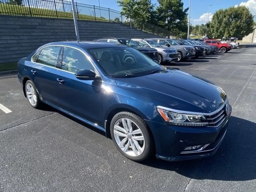 2018 Volkswagen Passat 2.0T SE photo 1