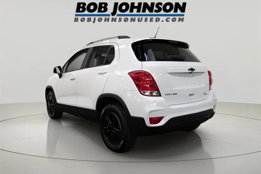 2022 Chevrolet Trax LT photo 1