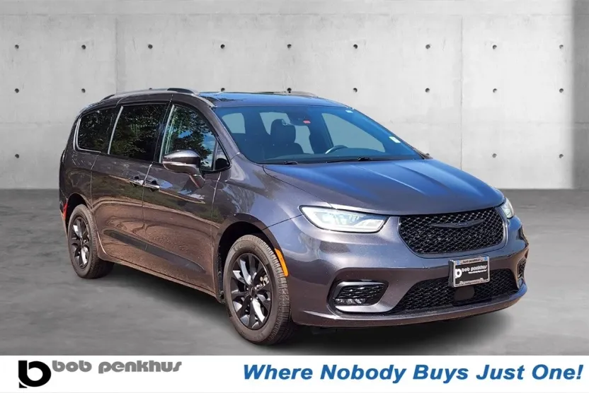 2021 Chrysler Pacifica Limited photo 1