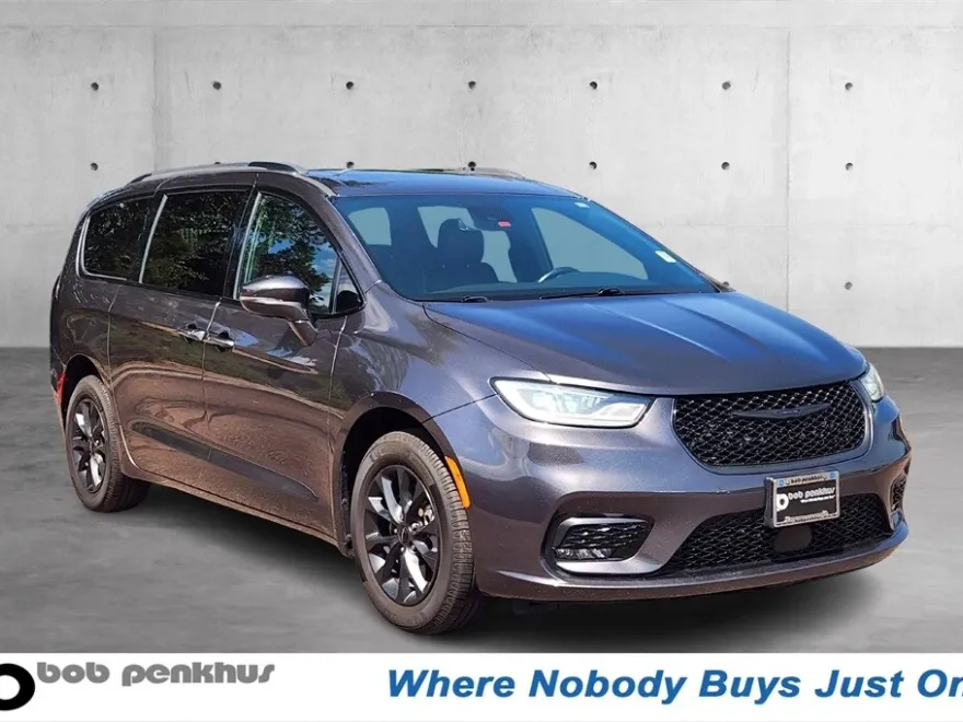 2021 Chrysler Pacifica Limited photo 1