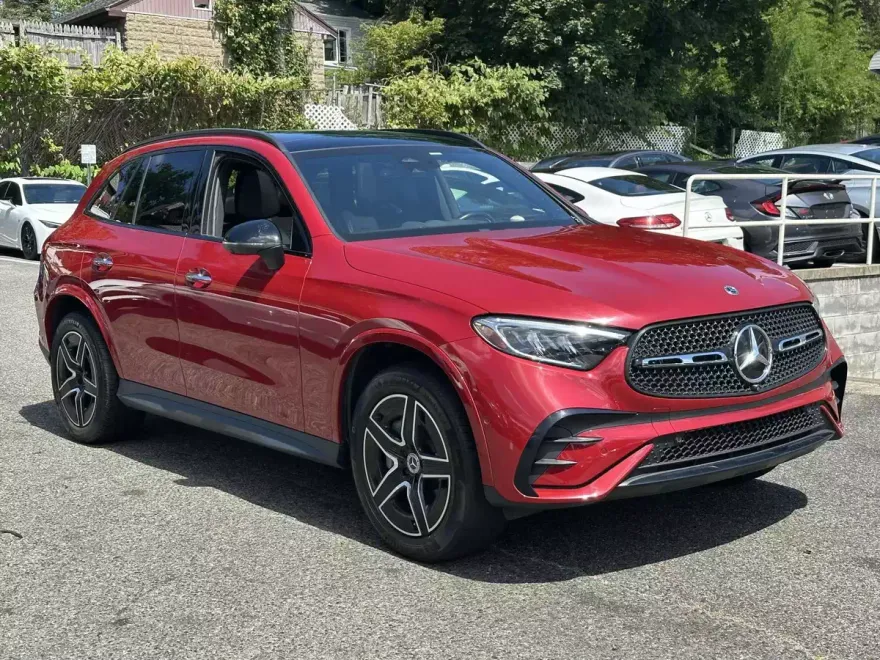 2024 Mercedes Benz GLC 300 photo 1