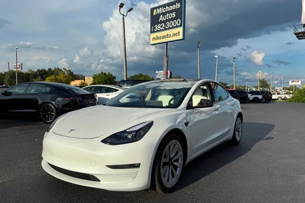 2022 Tesla Model 3 Long Range photo 1