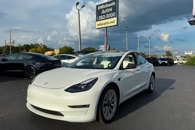 2022 Tesla Model 3 Long Range photo 1