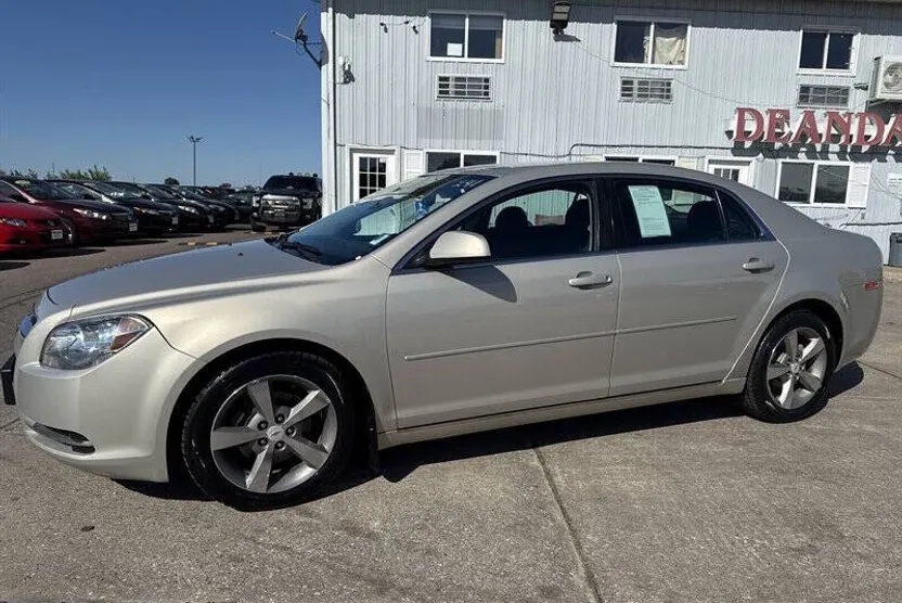2011 Chevrolet Malibu 1LT photo 1