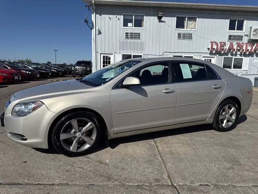 2011 Chevrolet Malibu 1LT photo 1