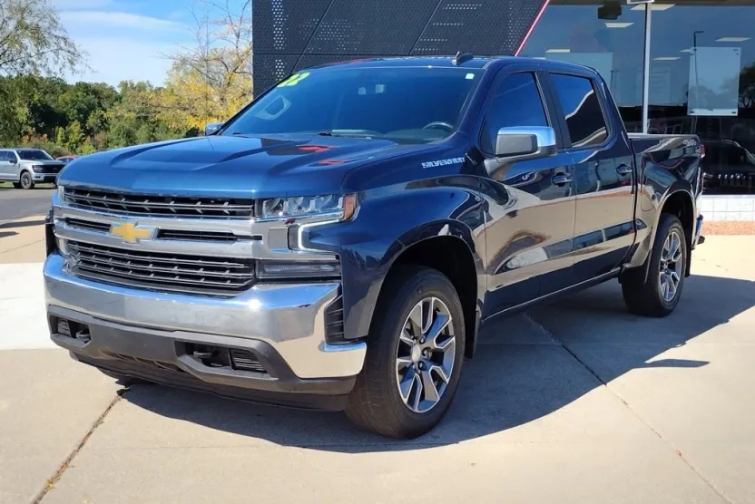2022 Chevrolet Silverado 1500 LT photo 1