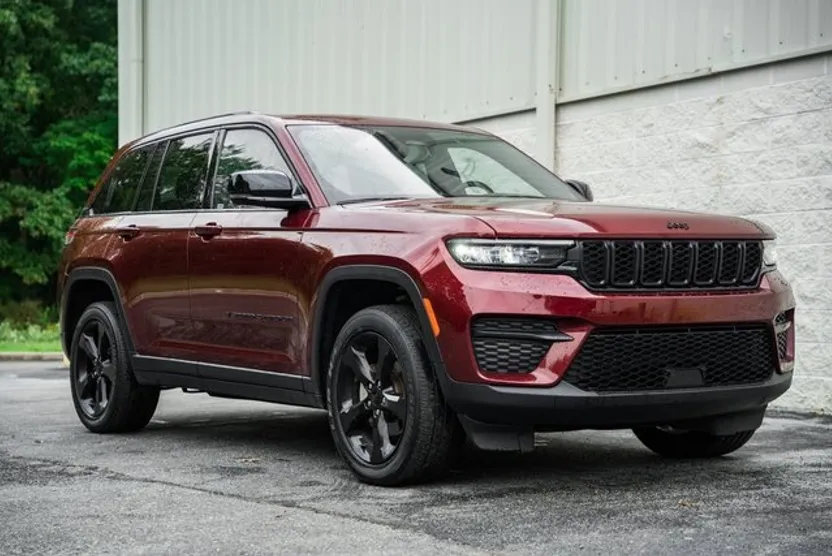 2023 Jeep Grand Cherokee Laredo Altitude X photo 1