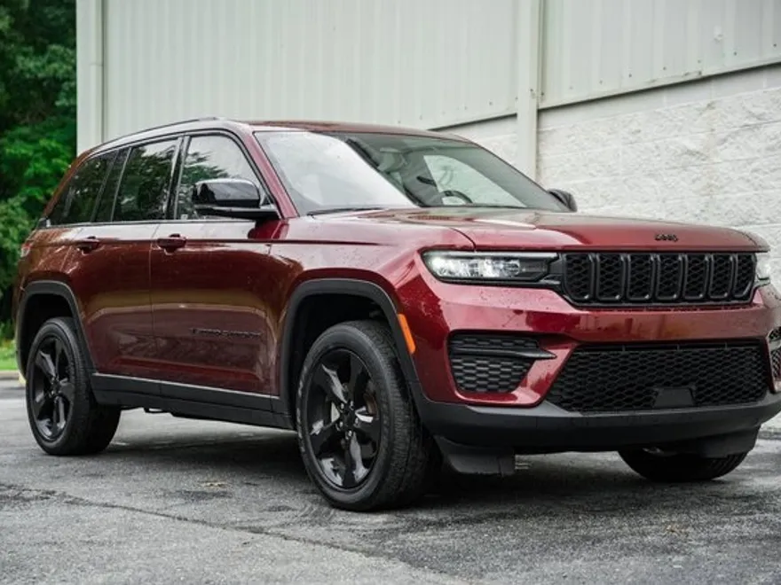 2023 Jeep Grand Cherokee Laredo Altitude X photo 1