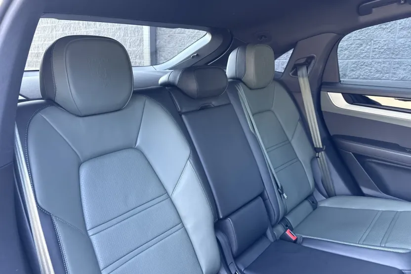 2024 Porsche Cayenne S photo 1