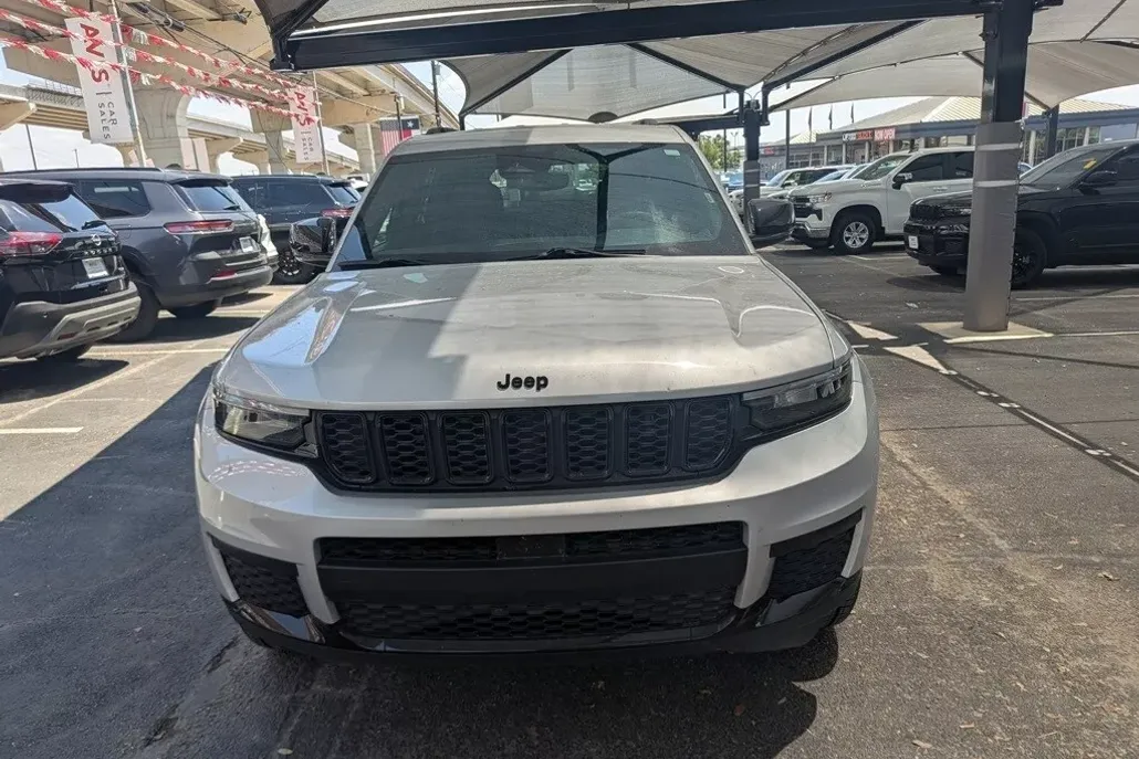 2024 Jeep Grand Cherokee Altitude photo 1