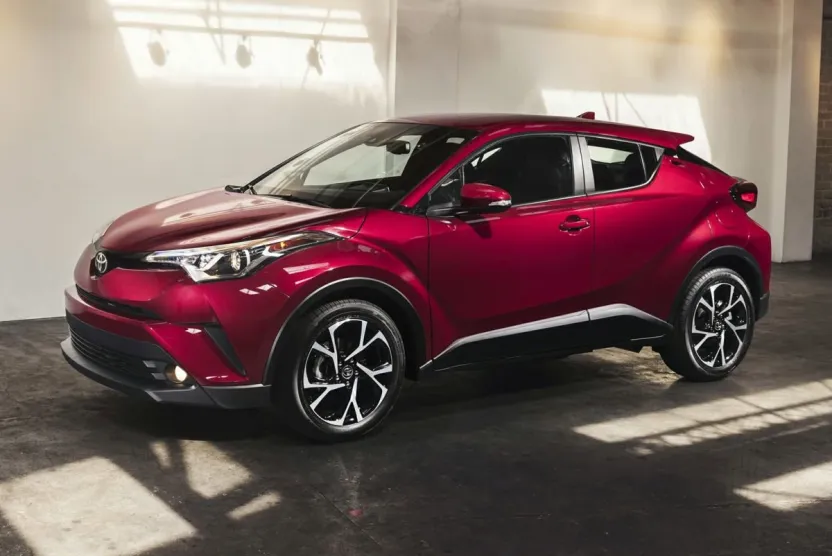 2019 Toyota C-HR XLE photo 1