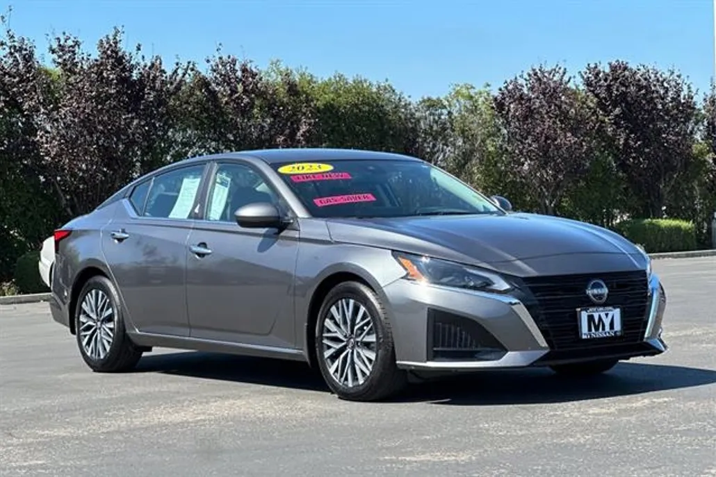 2023 Nissan Altima 2.5 SV photo 1
