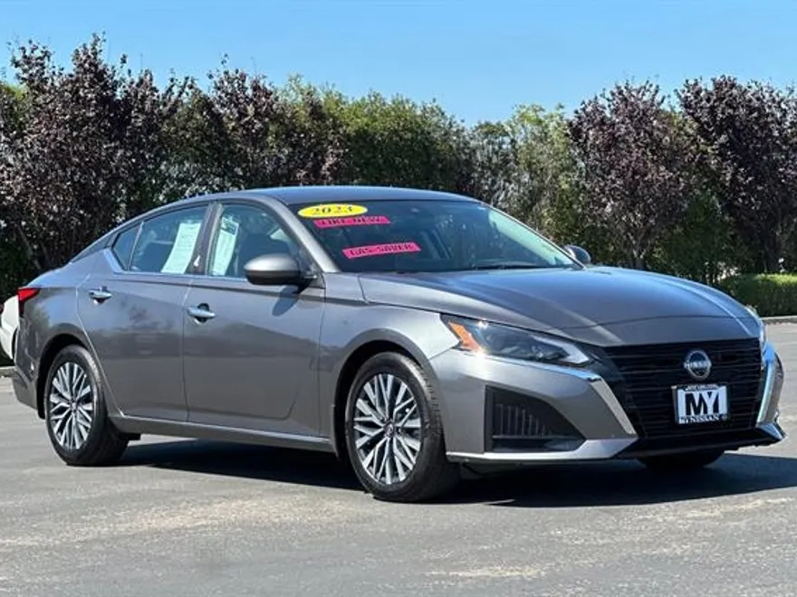 2023 Nissan Altima 2.5 SV photo 1