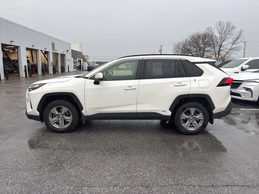 2024 Toyota RAV4 Hybrid LE photo 1