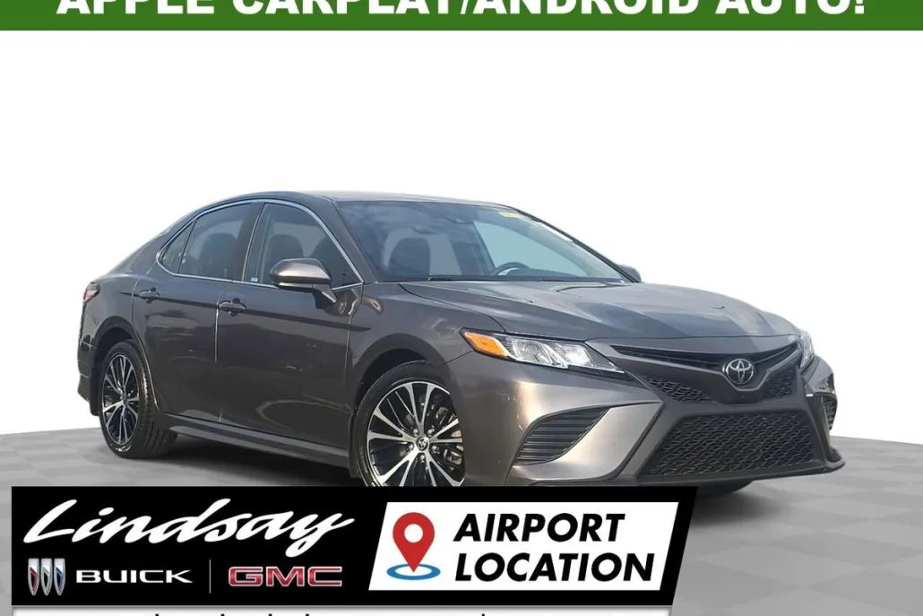 2020 Toyota Camry SE photo 1
