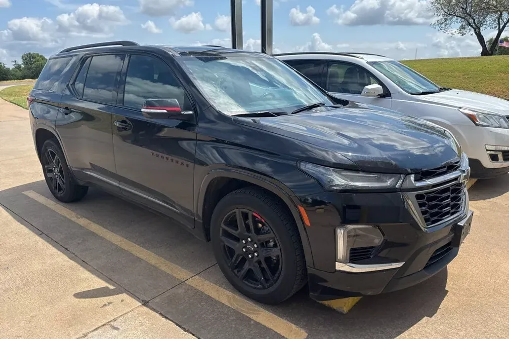 2023 Chevrolet Traverse Premier photo 1