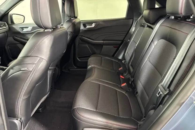 2025 Ford Escape Hybrid ST-Line photo 1