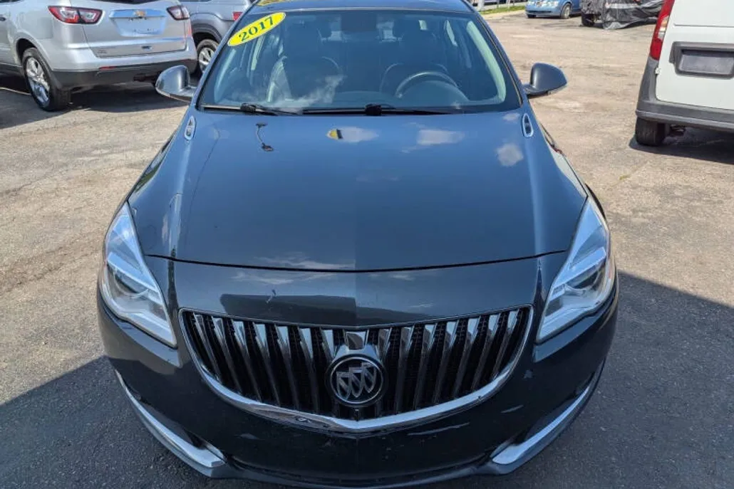 2017 Buick Regal Sport Touring photo 1