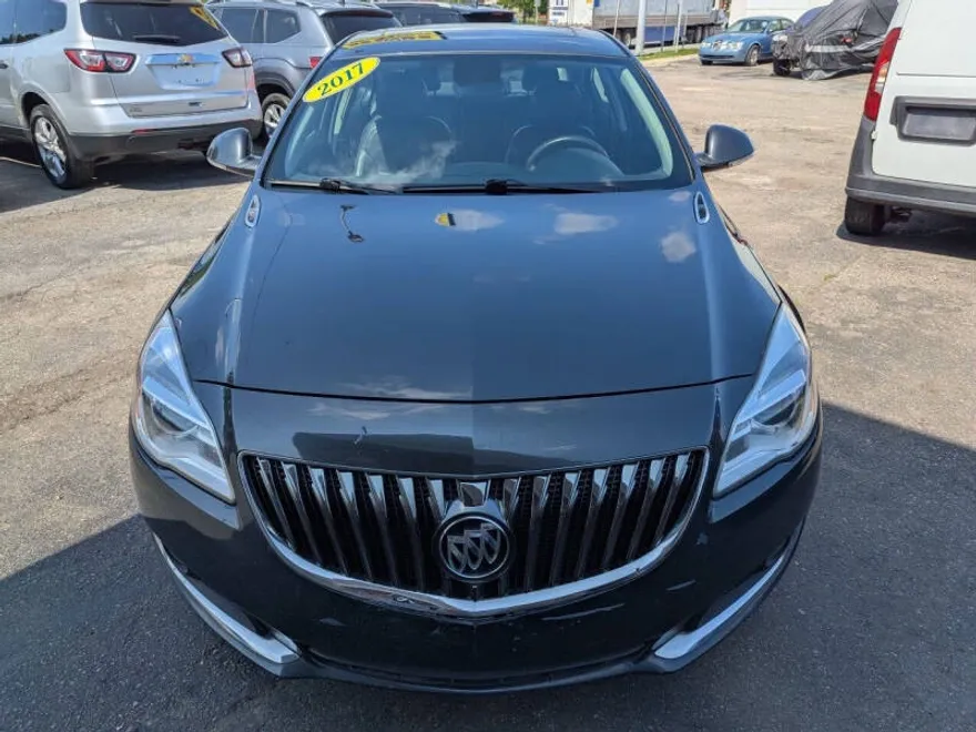 2017 Buick Regal Sport Touring photo 1