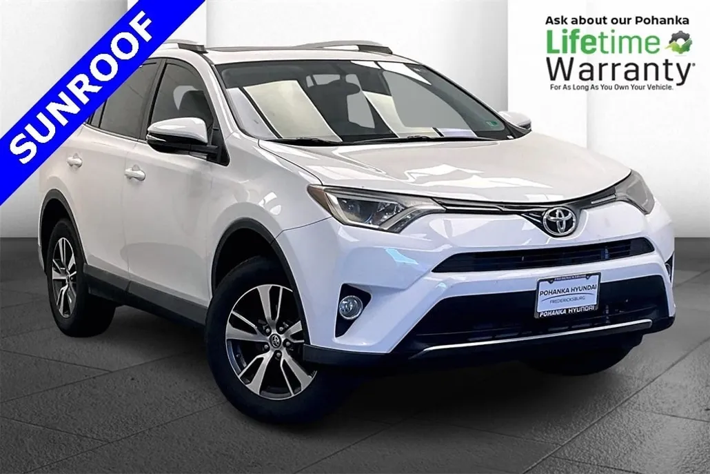 2016 Toyota RAV4 XLE photo 1