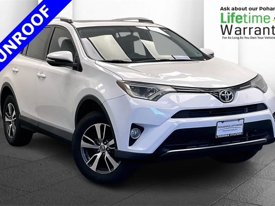 2016 Toyota RAV4 XLE photo 1