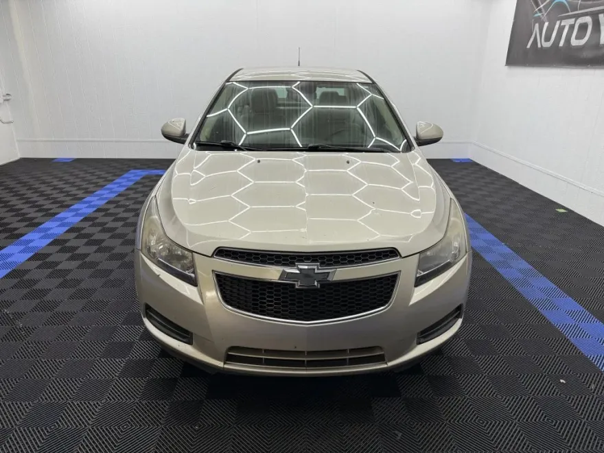2013 Chevrolet Cruze LT photo 1