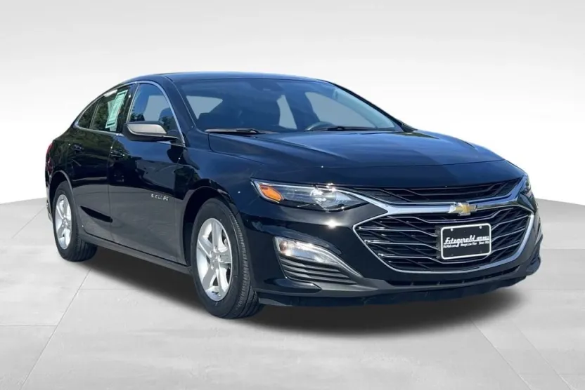 2023 Chevrolet Malibu LS photo 1