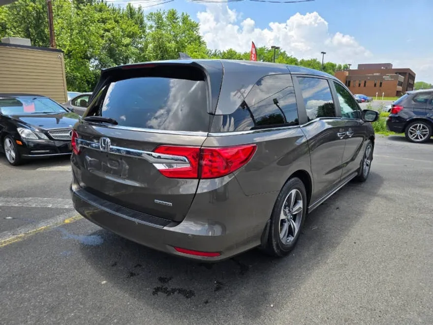 2018 Honda Odyssey Touring photo 1