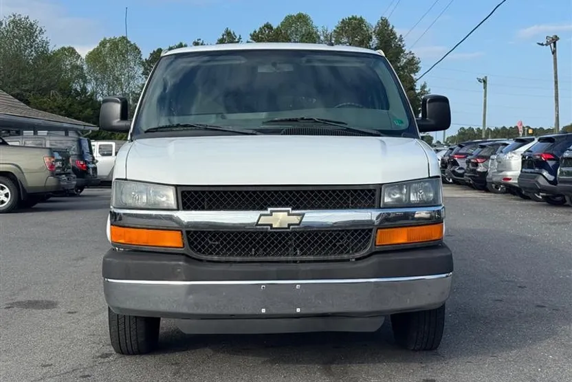 2015 Chevrolet Express LT photo 1