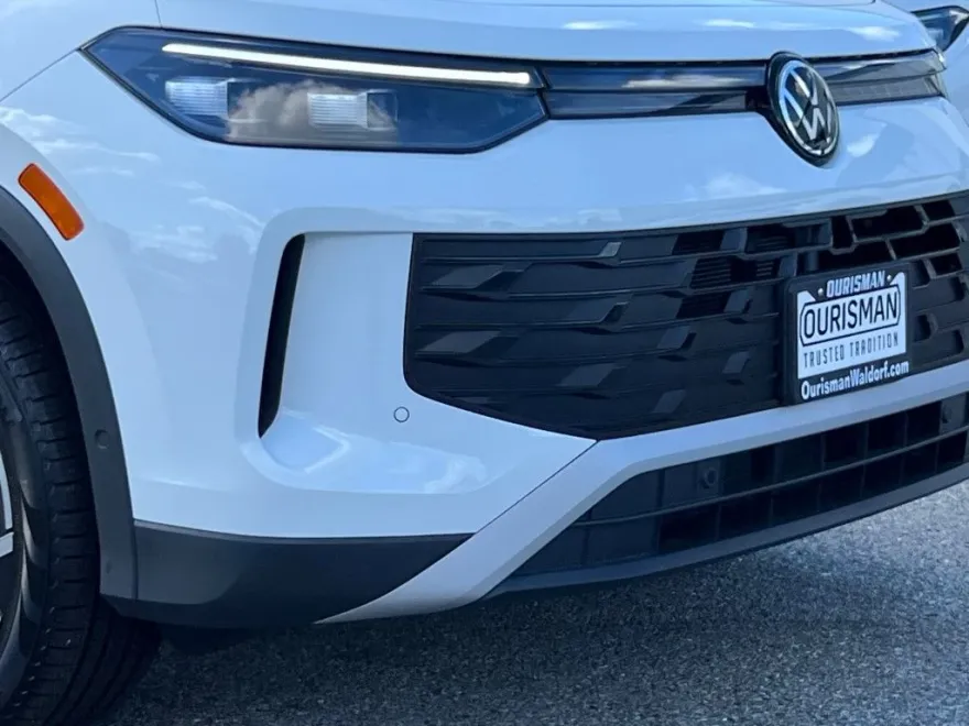 2025 Volkswagen Tiguan SE photo 1