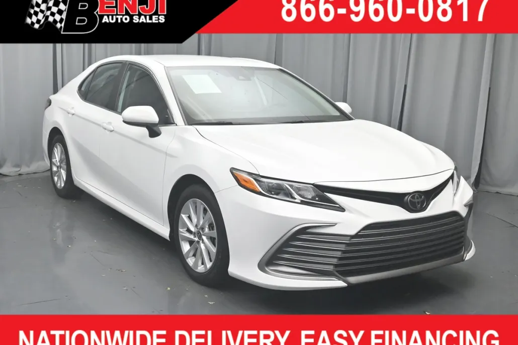 2024 Toyota Camry LE photo 1