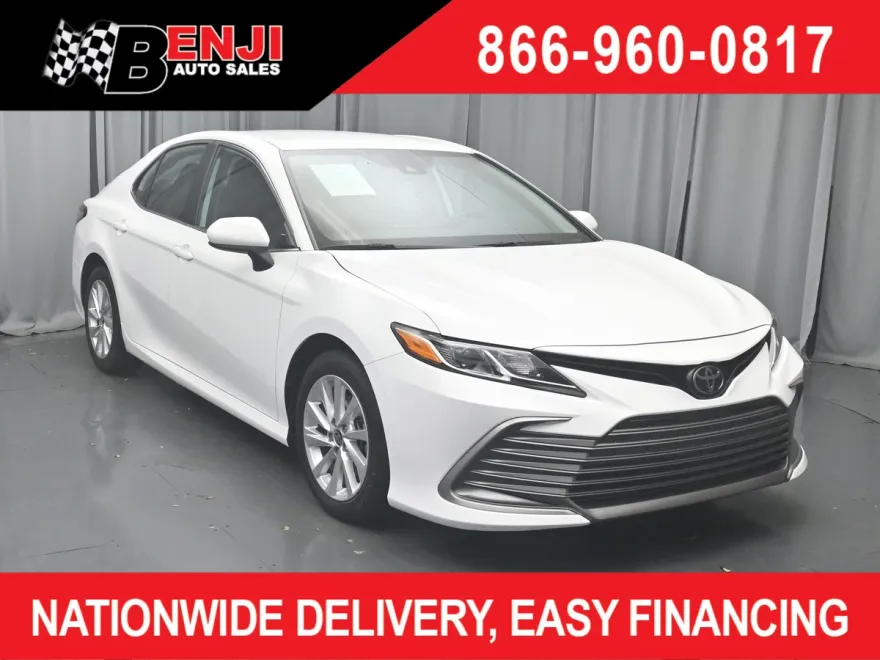 2024 Toyota Camry LE photo 1
