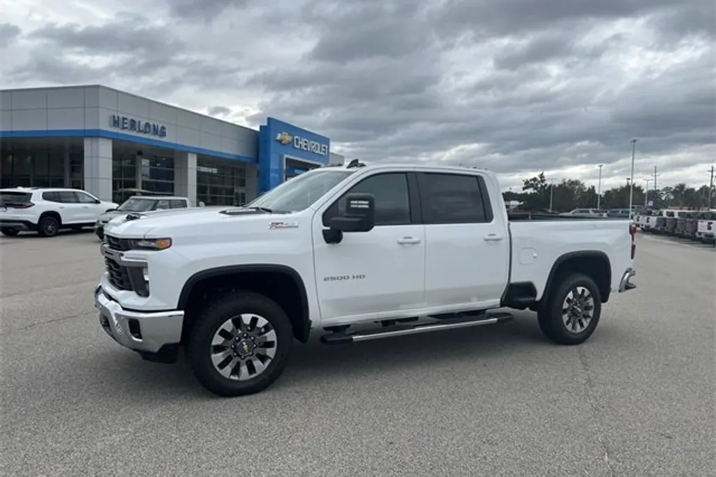 2025 Chevrolet Silverado 2500HD LT photo 1