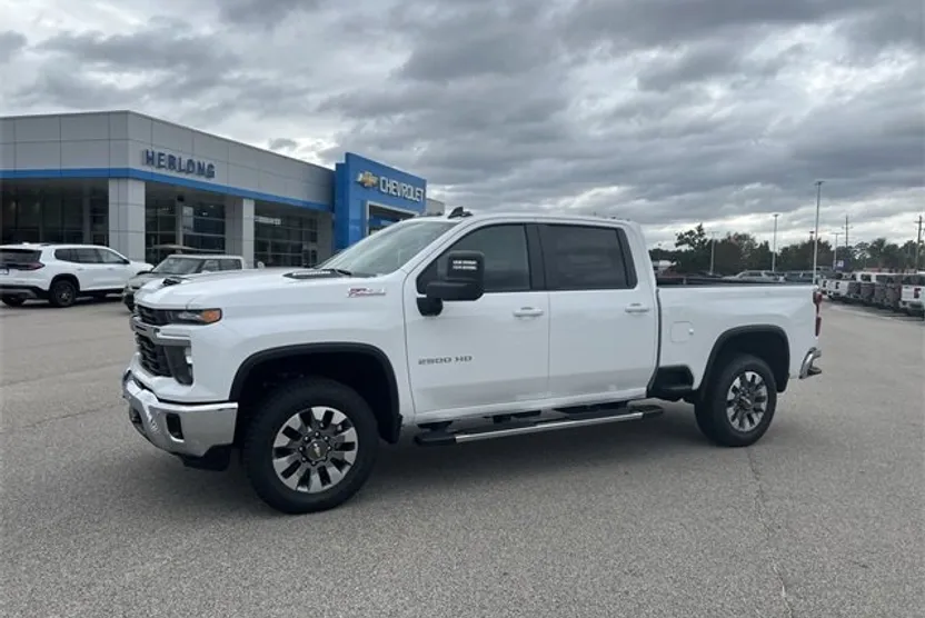 2025 Chevrolet Silverado 2500HD LT photo 1