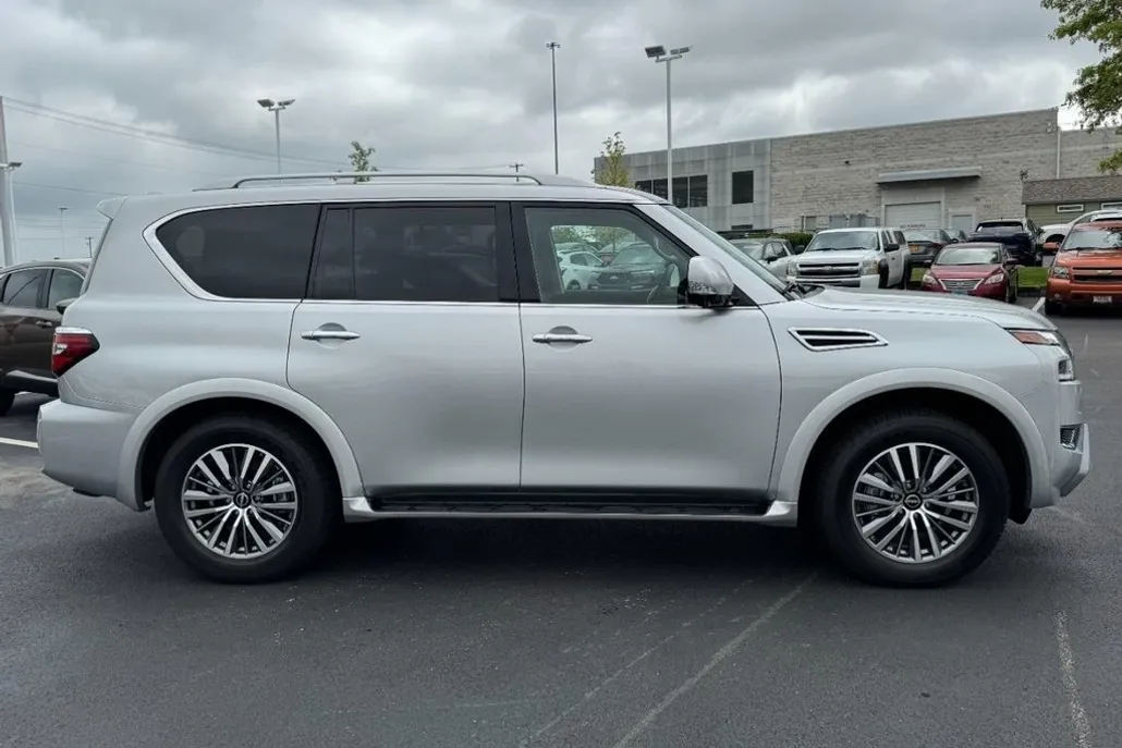 2024 Nissan Armada SL photo 1