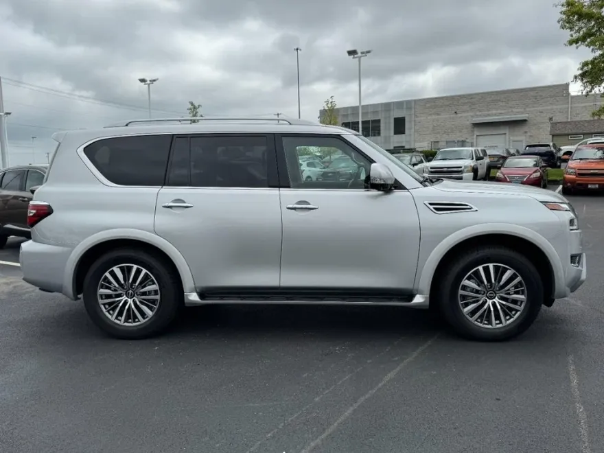2024 Nissan Armada SL photo 1